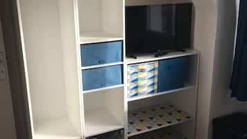 1 slaapkamer, een strijkplank/strijkijzer, reisbedje, gratis wifi