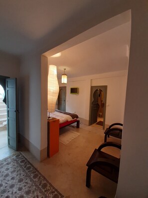 3 chambres, fer et planche à repasser, lit parapluie, Wi-Fi gratuit