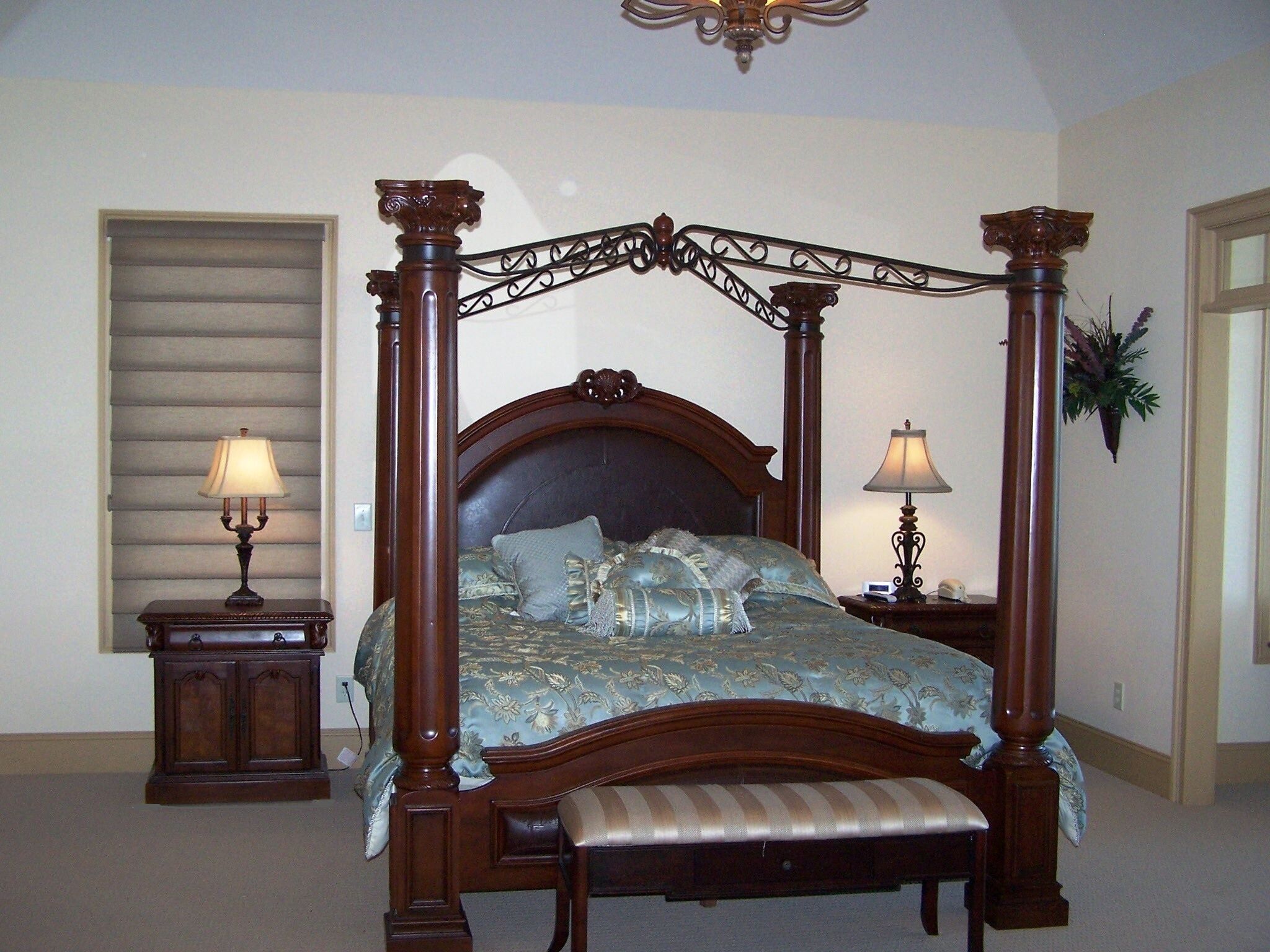 Luxury Lake Front Home featuring beautiful Mountain and Lake veiws 