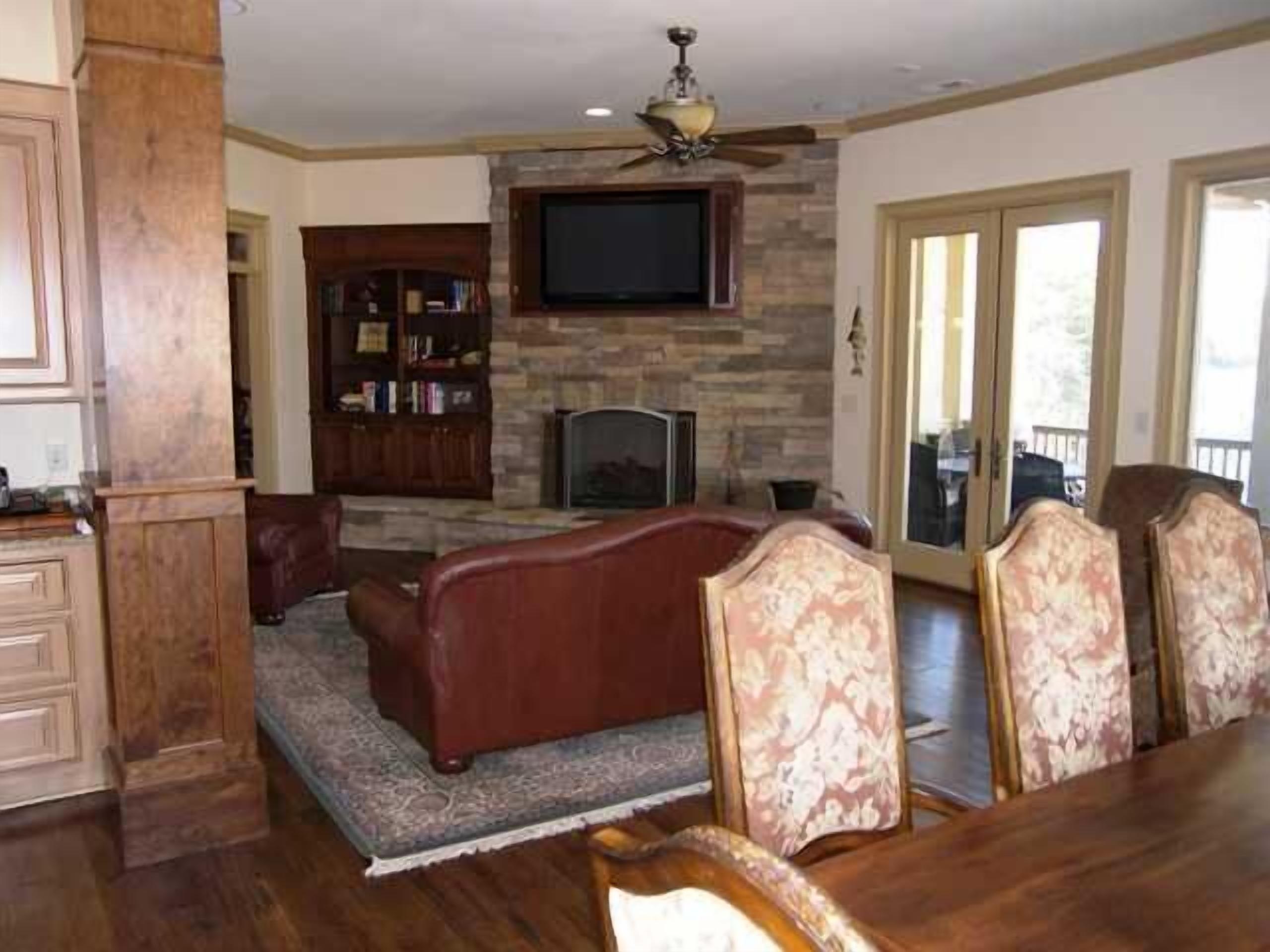 Luxury Lake Front Home featuring beautiful Mountain and Lake veiws 