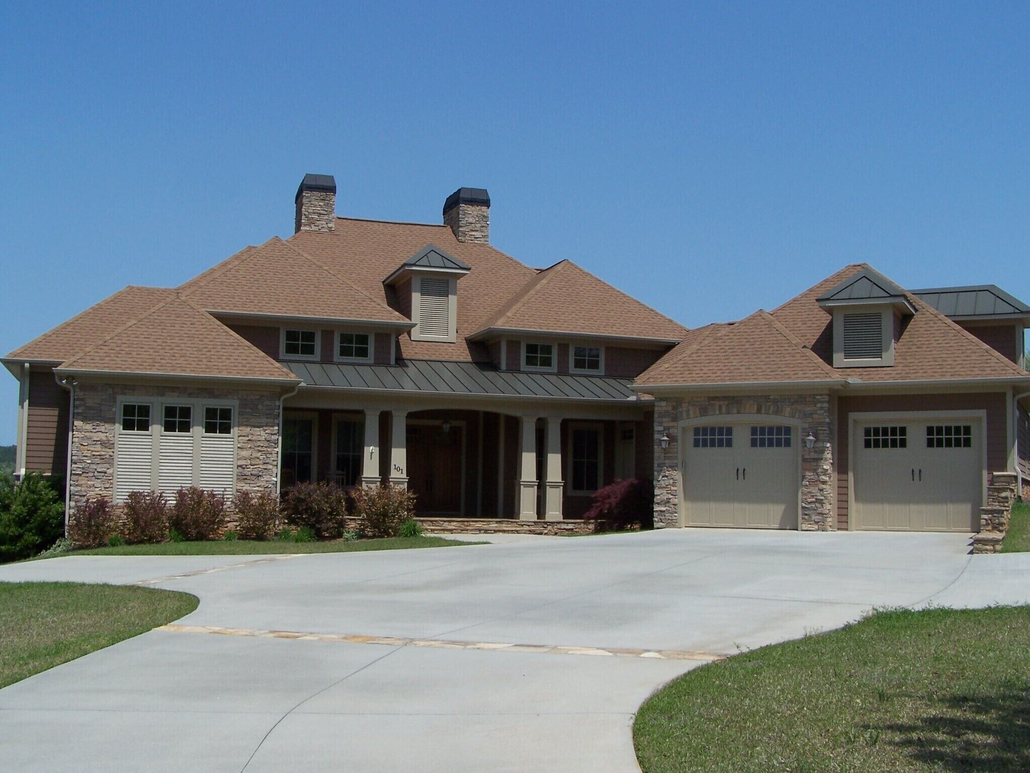 Luxury Lake Front Home featuring beautiful Mountain and Lake veiws 