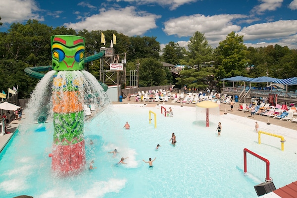 Zoom Flume water park is 20 minutes from the house.