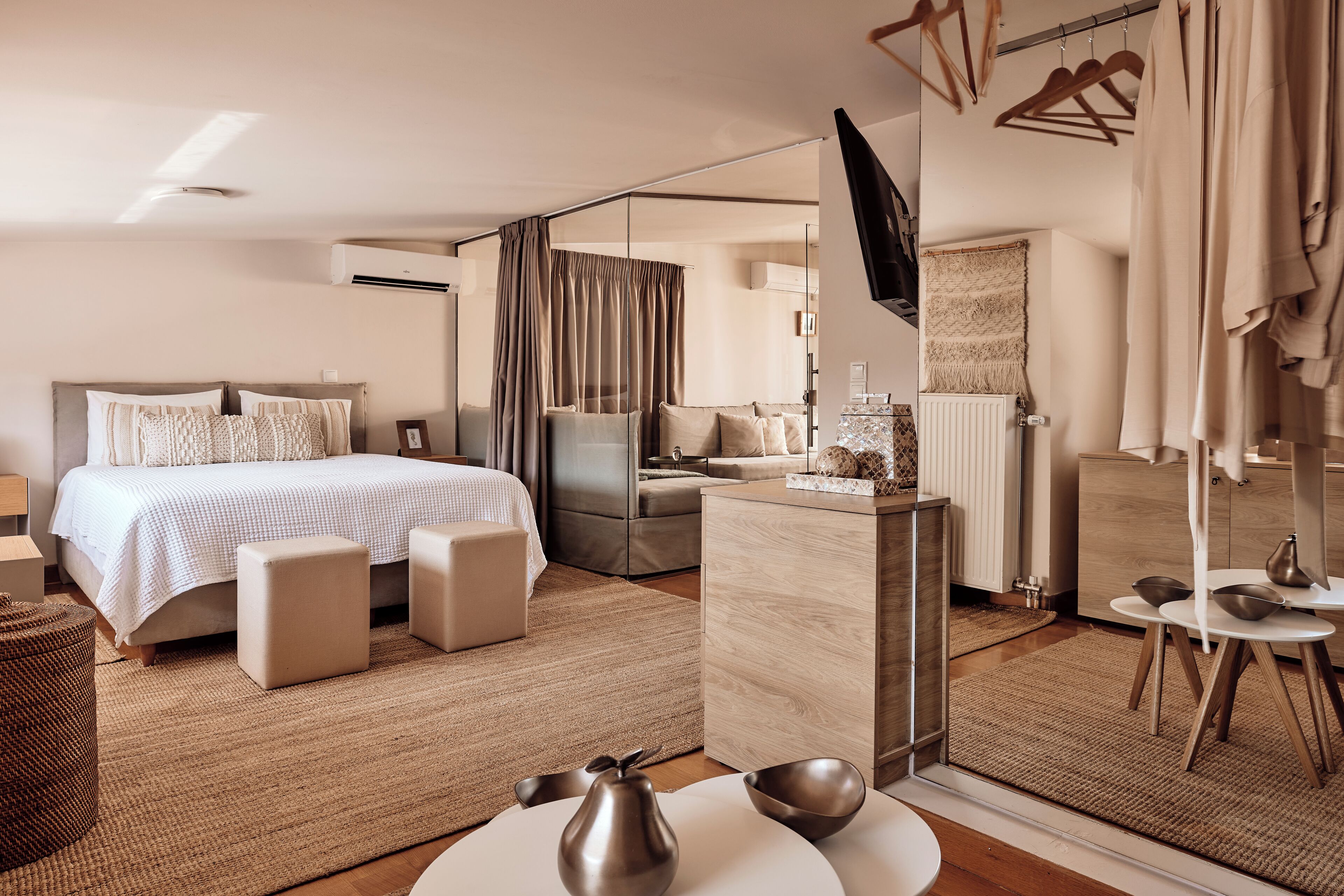Saffron - Top Floor Condo with Private Pool | Literie hypoallergénique, coffres-forts dans les chambres, bureau