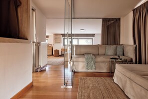 Saffron - Elaia Luxury Top Floor Condo with Private Pool