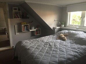 3 bedrooms, iron/ironing board, travel cot, free WiFi