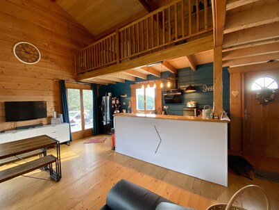 Chalet du moulin: large wooden chalet with garden and covered terrace