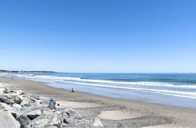 OCEANFRONT steps to the beach, private balcony w/fantastic views!!  Book now