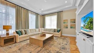 Smart TV, caminetto, videogiochi, lettore DVD