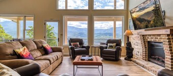 GORGEOUS, PANORAMIC VIEWS!  EZ Parking & Free Wifi!!