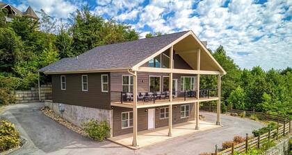 NUEVA propiedad! Excelente ubicación con vistas espectaculares de la ciudad, WiFi, EZ Parking !!