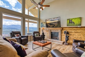 Smart TV, fireplace