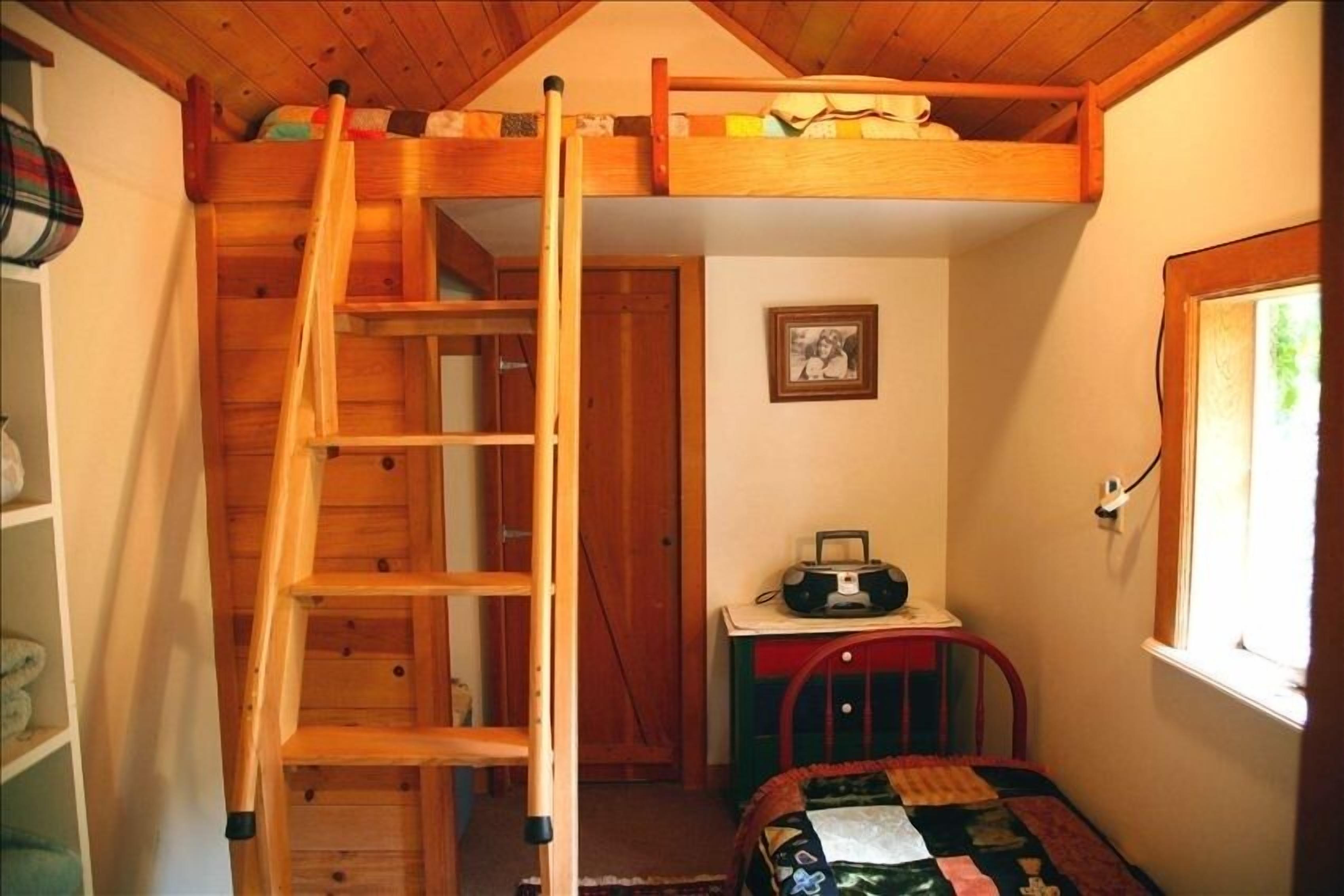 Unique Vintage 1880’S “Garden Cottage” in Mendocino Village