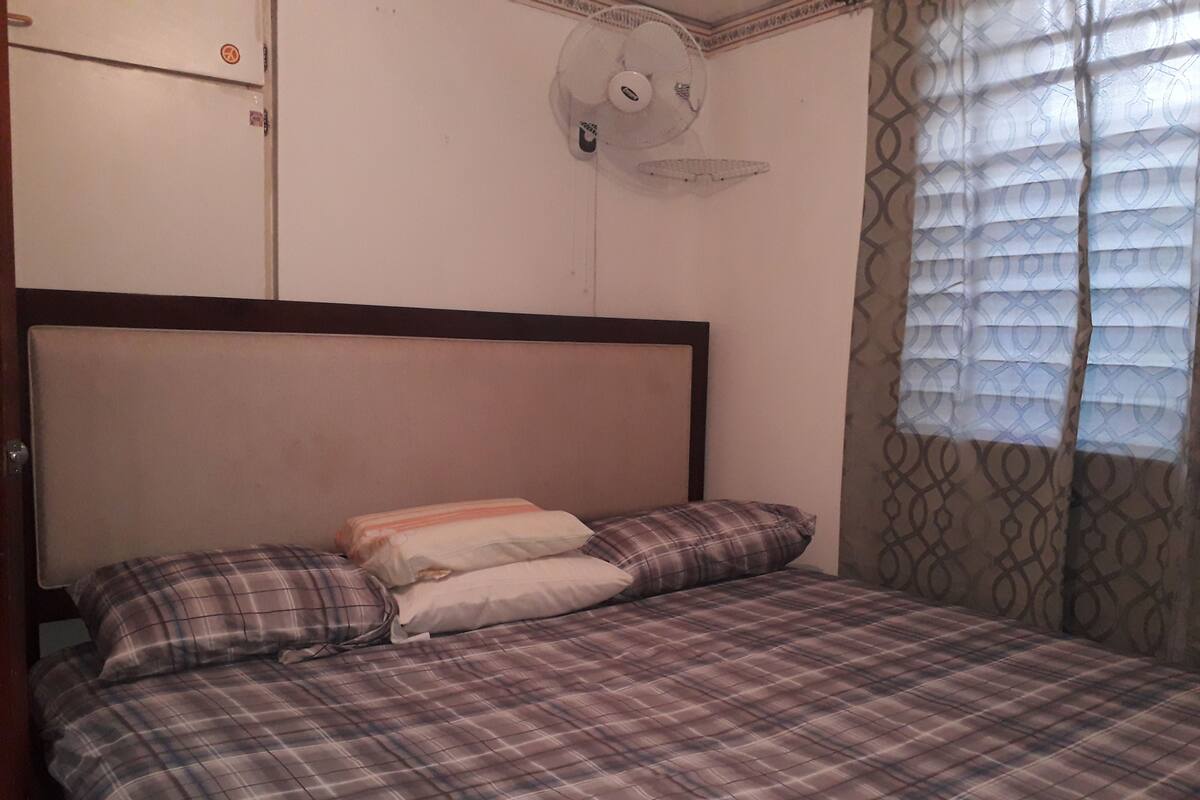 Deluxe-Zimmer, 1 King-Bett, Nichtraucher, eigenes Bad | Kostenloses WLAN, Bettwäsche