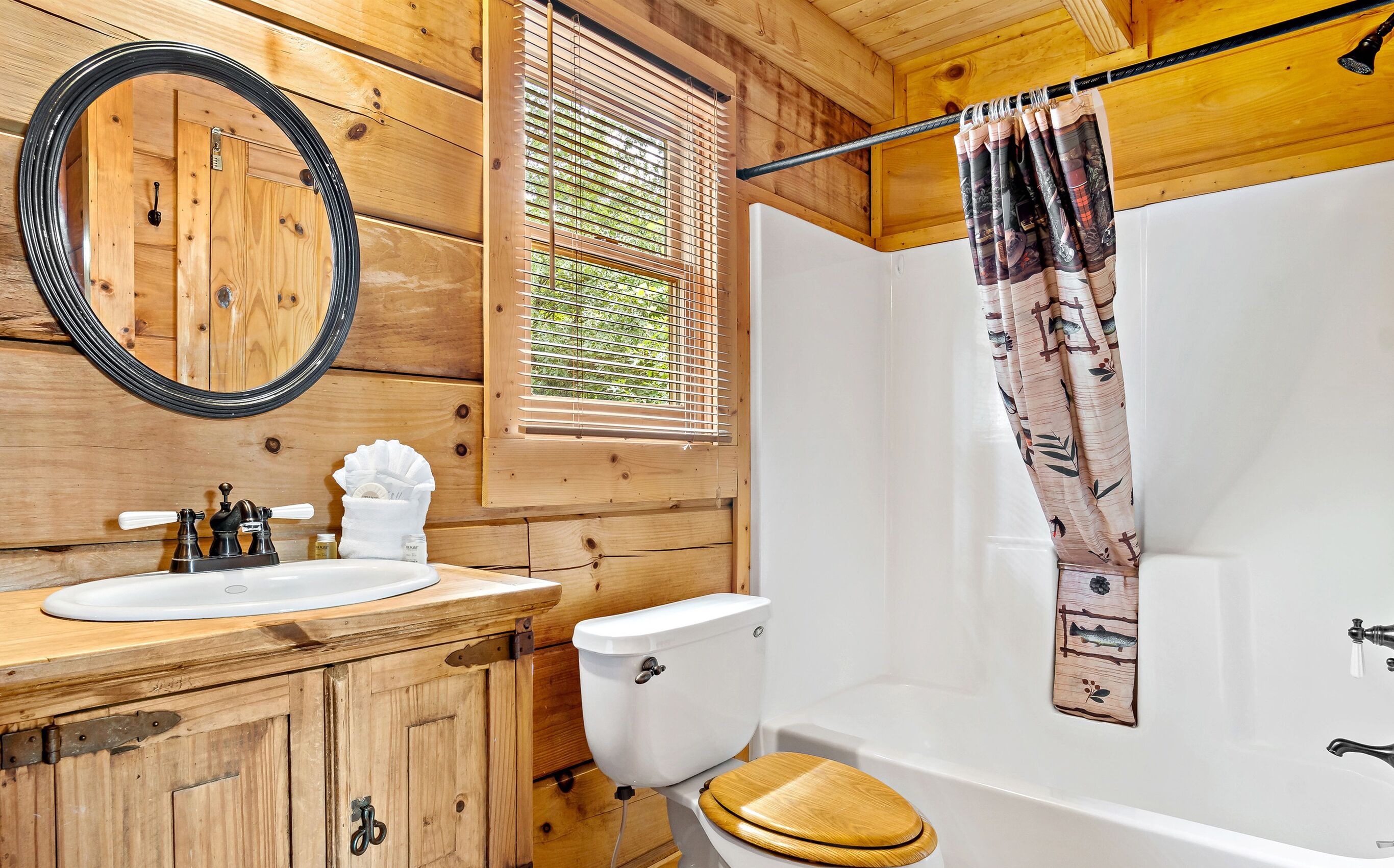 Juve' Cabin by Carolina Properties - Fire Pit, Great Views, Mirror Lake Access!