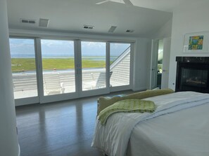 7 bedrooms, desk, iron/ironing board, WiFi