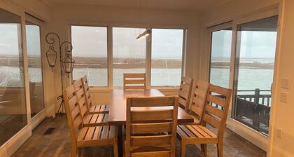 Luxury 6 bedroom bayfront home: pool, sleeps 14
Aug. 15 - Labor Day: Discounted