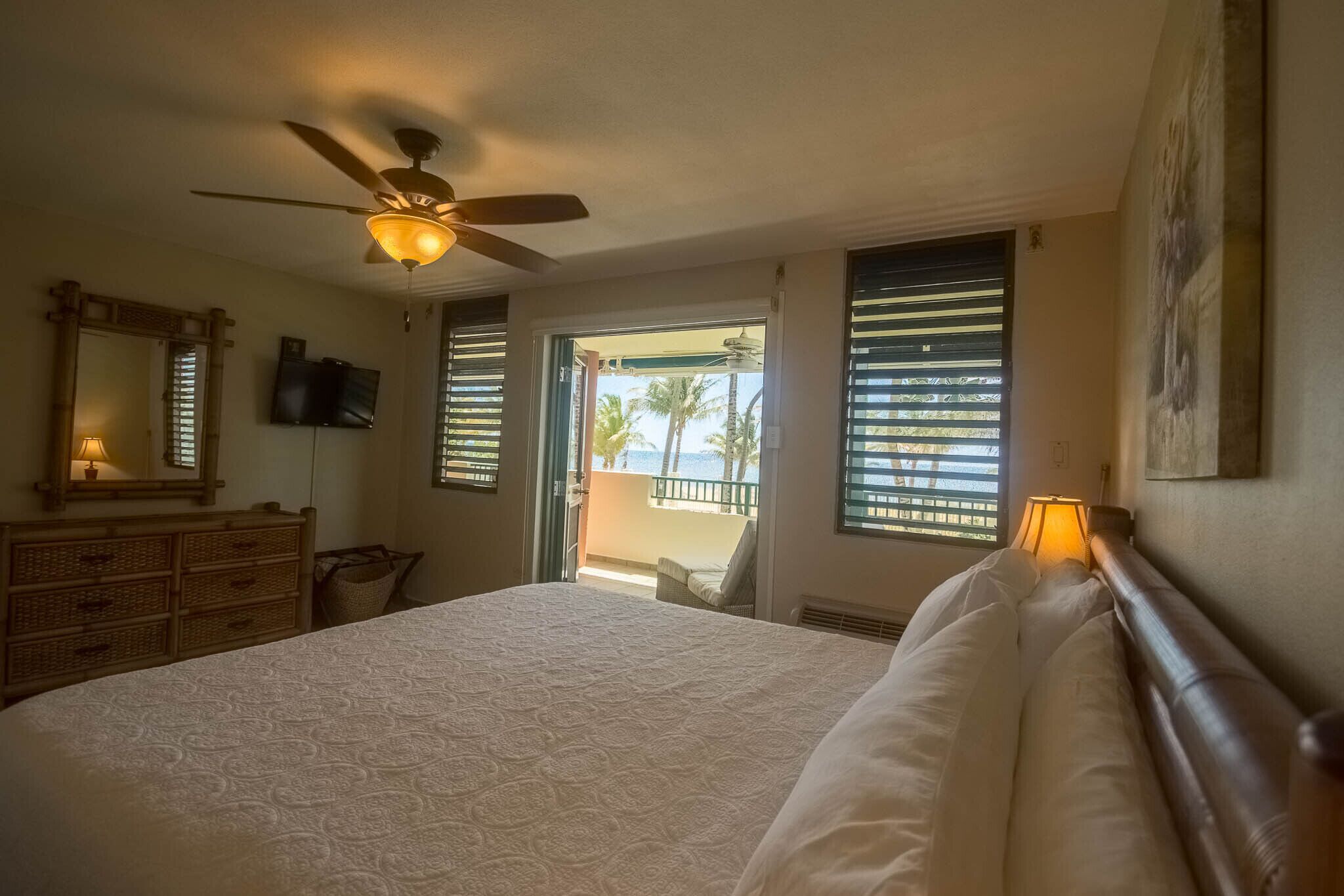 2 chambres, coffres-forts dans les chambres, fer et planche à repasser