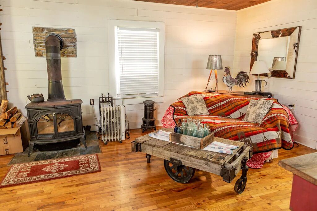 3 bedrooms, 1 bath, sleeps 6