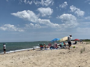 In Strandnähe, Liegestühle, Strandtücher