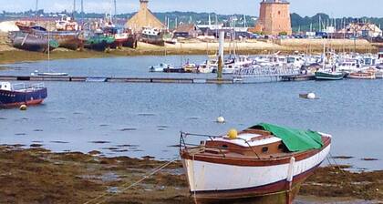 Grande maison pour 9, vue imprenable sur la mer, Ă 5 min. de la plage de sable