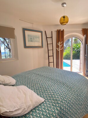 4 Schlafzimmer, Schreibtisch, Bügeleisen/Bügelbrett, Reisekinderbett