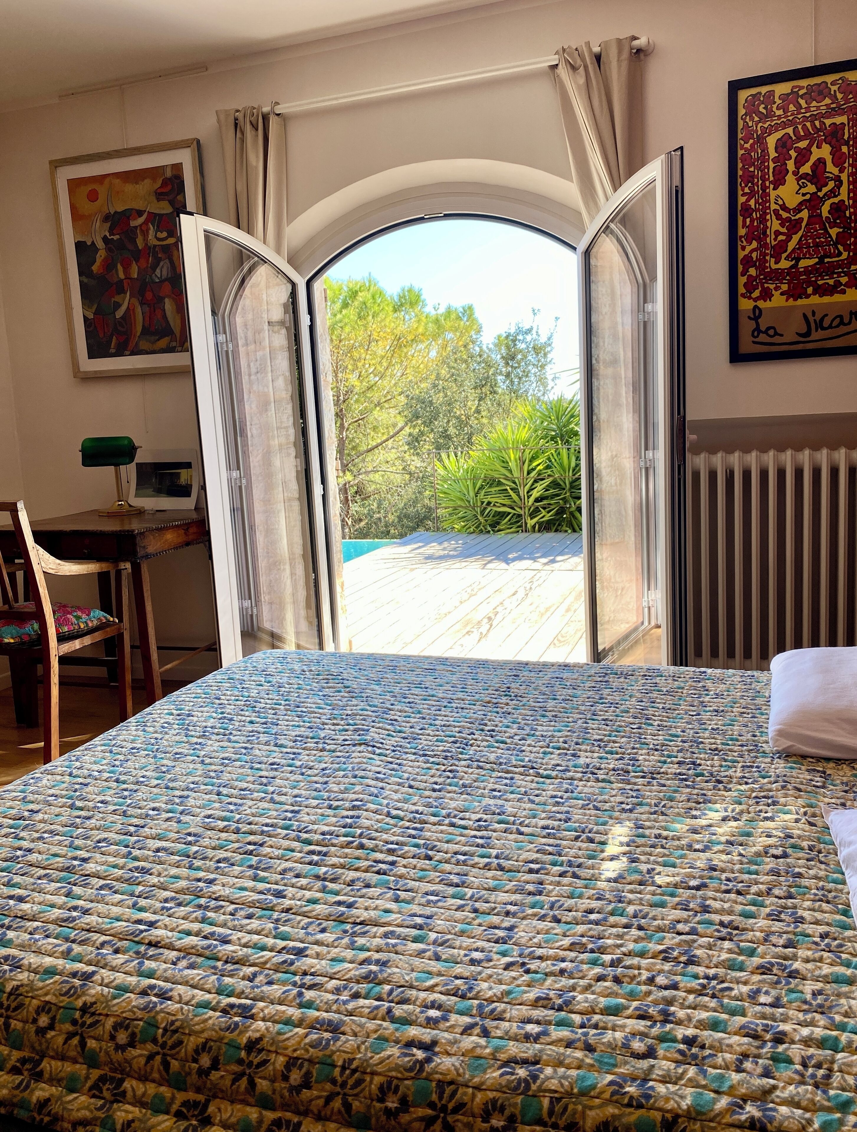 4 slaapkamers, een bureau, een strijkplank/strijkijzer, reisbedje