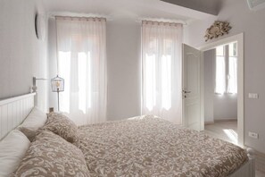 2 Schlafzimmer, Schreibtisch, Bügeleisen/Bügelbrett, kostenloses WLAN