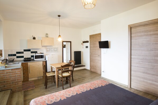 Fer et planche à repasser, lit parapluie, Wi-Fi, draps fournis