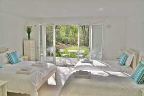 5 slaapkamers, een strijkplank/strijkijzer, reisbedje, gratis wifi