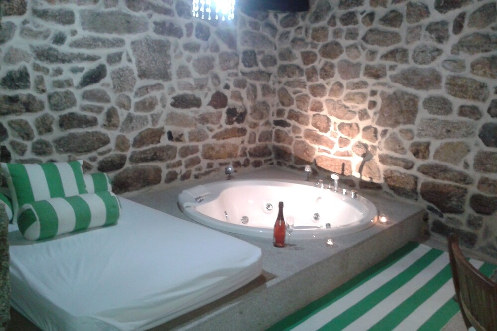 Renovated Stone House, in the Ribeiro region, ideal family and friends