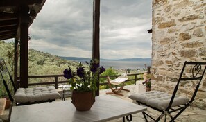Outdoor dining - Villa Amanti, a Charming Traditional Old Stone House in Pelion.  (Notio Pelion)
