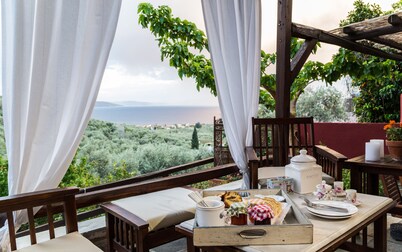 Villa Amanti, a Charming Traditional Old Stone House in Pelion.