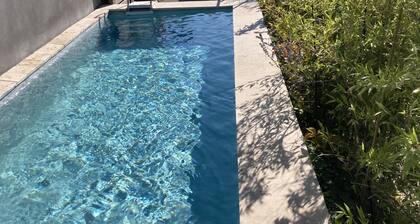 Maison contemporaine avec piscine sans vis Ă vis en Luberon