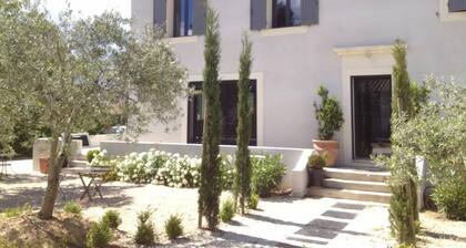 Contemporary house with swimming pool not overlooked in Luberon