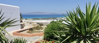 Kamari Villa-A2-w/private pool & outdoor spa-Jacuzzi