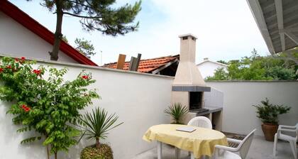Close to the beach, central and comfortable house with a nice pool