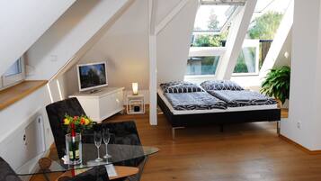 Bügeleisen/Bügelbrett, Reisekinderbett, kostenloses WLAN, Bettwäsche