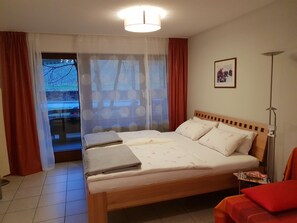 Soundproofing, WiFi, bed sheets - Attractive apartment with a large bed for a good night's sleep (Süd)