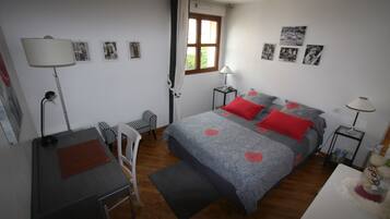2 bedrooms, desk, iron/ironing board, travel crib