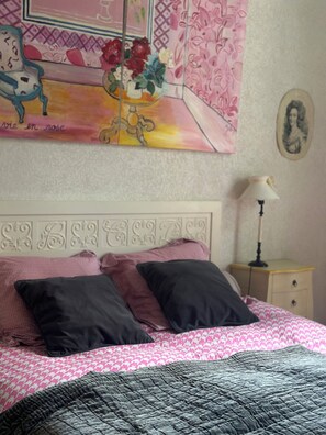 2 chambres, fer et planche à repasser, Wi-Fi gratuit, draps fournis