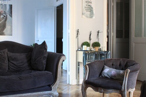 STANDING APARTMENT IN THE CENTER OF LA ROCHELLE 2 STEPS FROM THE OLD PORT AND BEACH