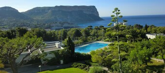 Cassis 62m2 + Balcony 10m2, Air Conditioning, Panoramic Sea View, Pool, Tennis