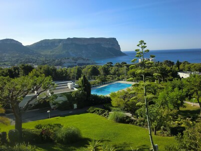 Cassis 62m2 + Balcony 10m2, Air Conditioning, Panoramic Sea View, Pool, Tennis