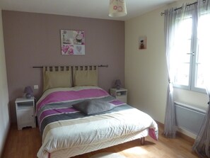 4 chambres, fer et planche à repasser, accès Internet