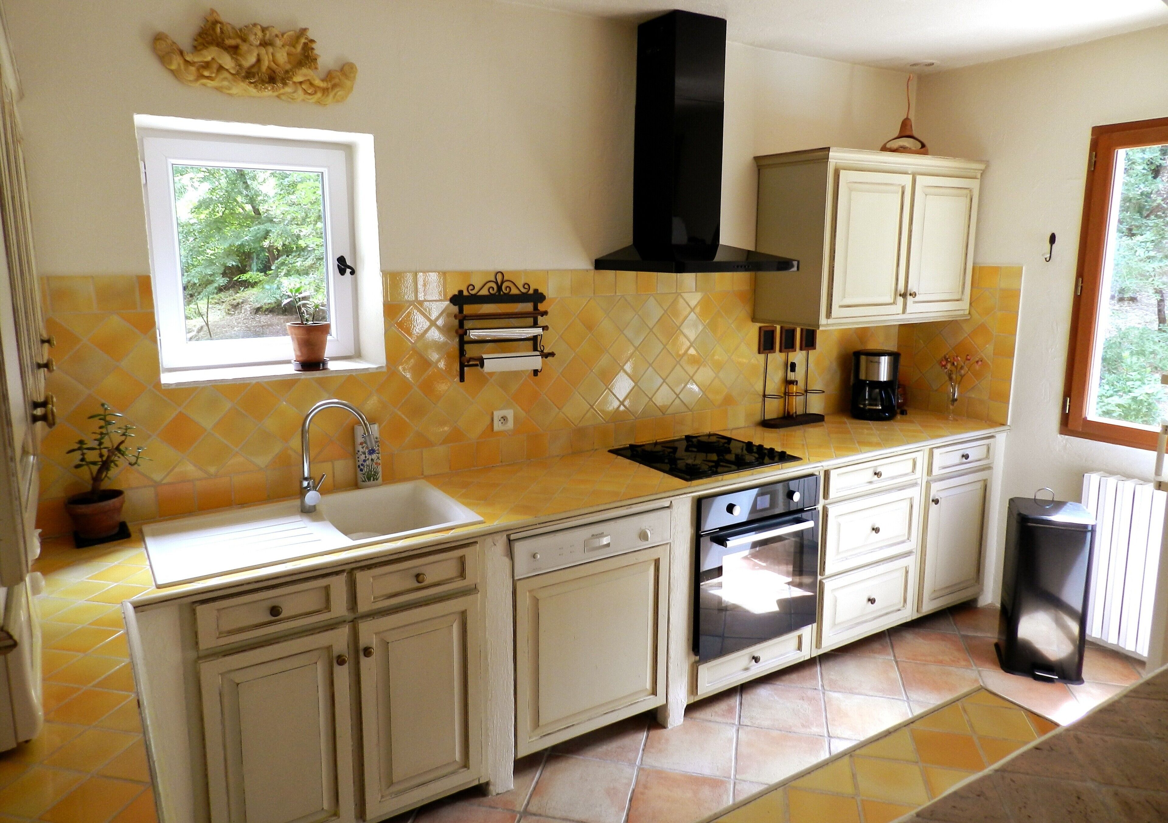 Villa in the heart of a wooded environment. All comfort, calm, in 5mn of the conveniences