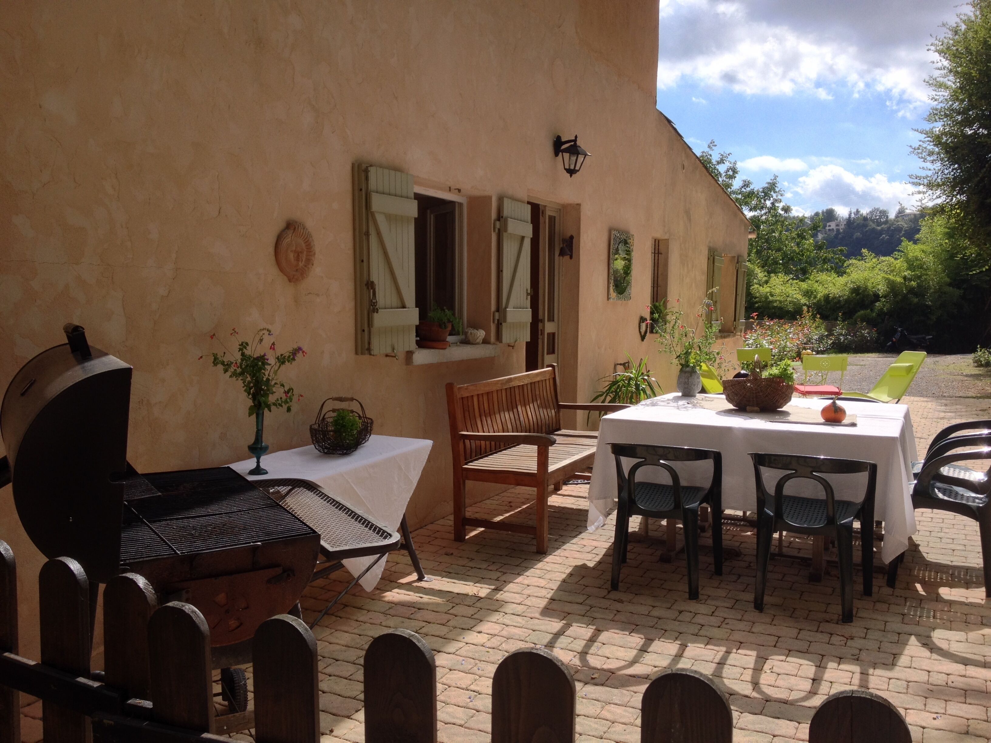 Villa in the heart of a wooded environment. All comfort, calm, in 5mn of the conveniences