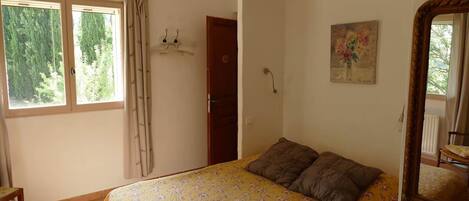 5 slaapkamers, een strijkplank/strijkijzer, gratis wifi, beddengoed