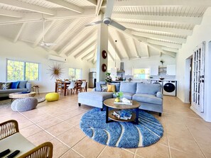 Smart-TV, DVD-spiller og stereoanlegg