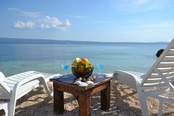 Private beach - Superior Four Star Apartment (Podstrana)