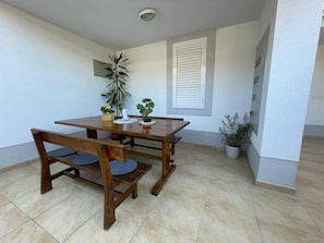 Luxury-Apartment, 2 Schlafzimmer, Strandblick, Strandnähe | Terrasse/Patio